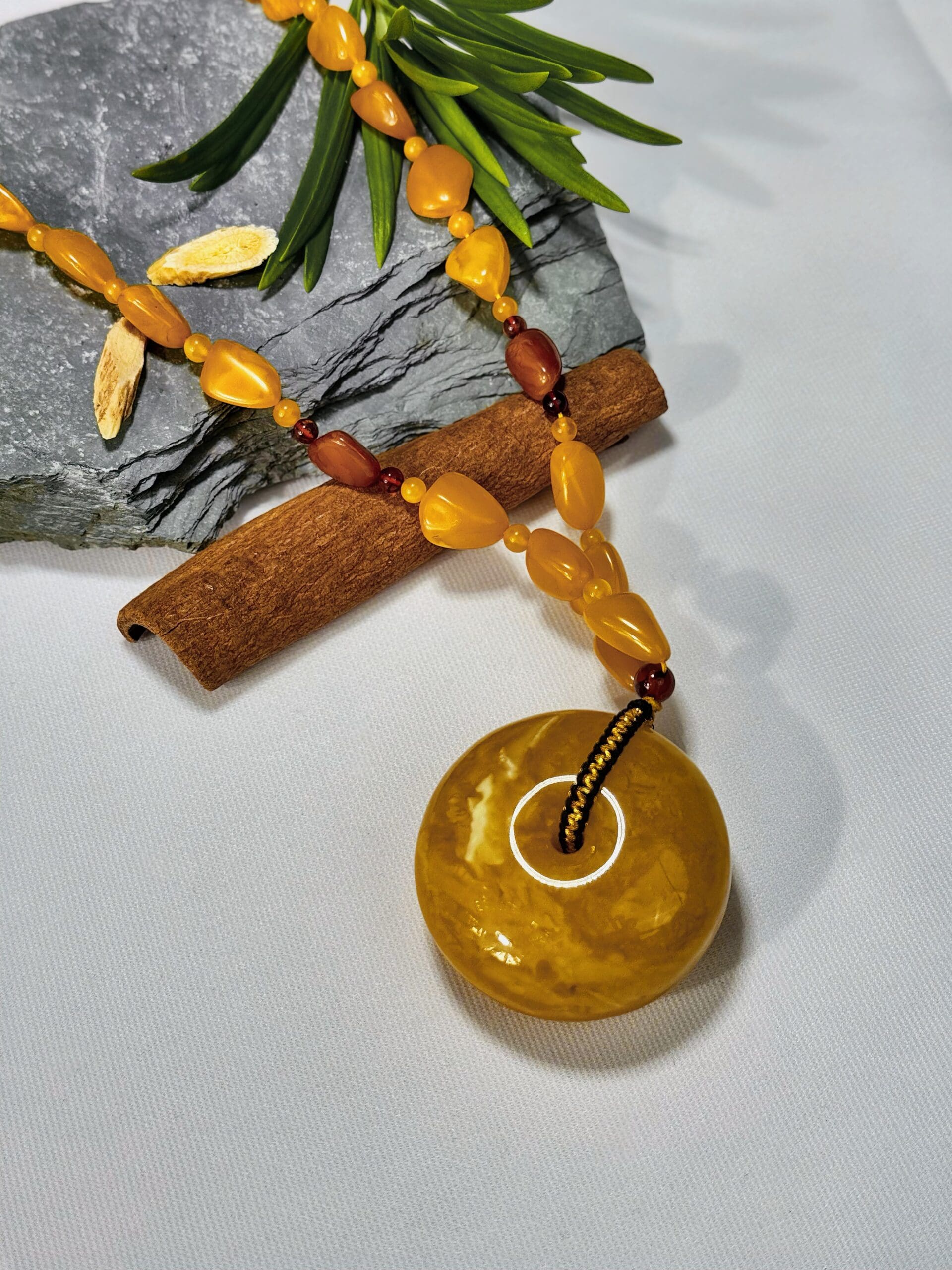 Nurturing Earth Prosperity Amber Chain - 图片 3