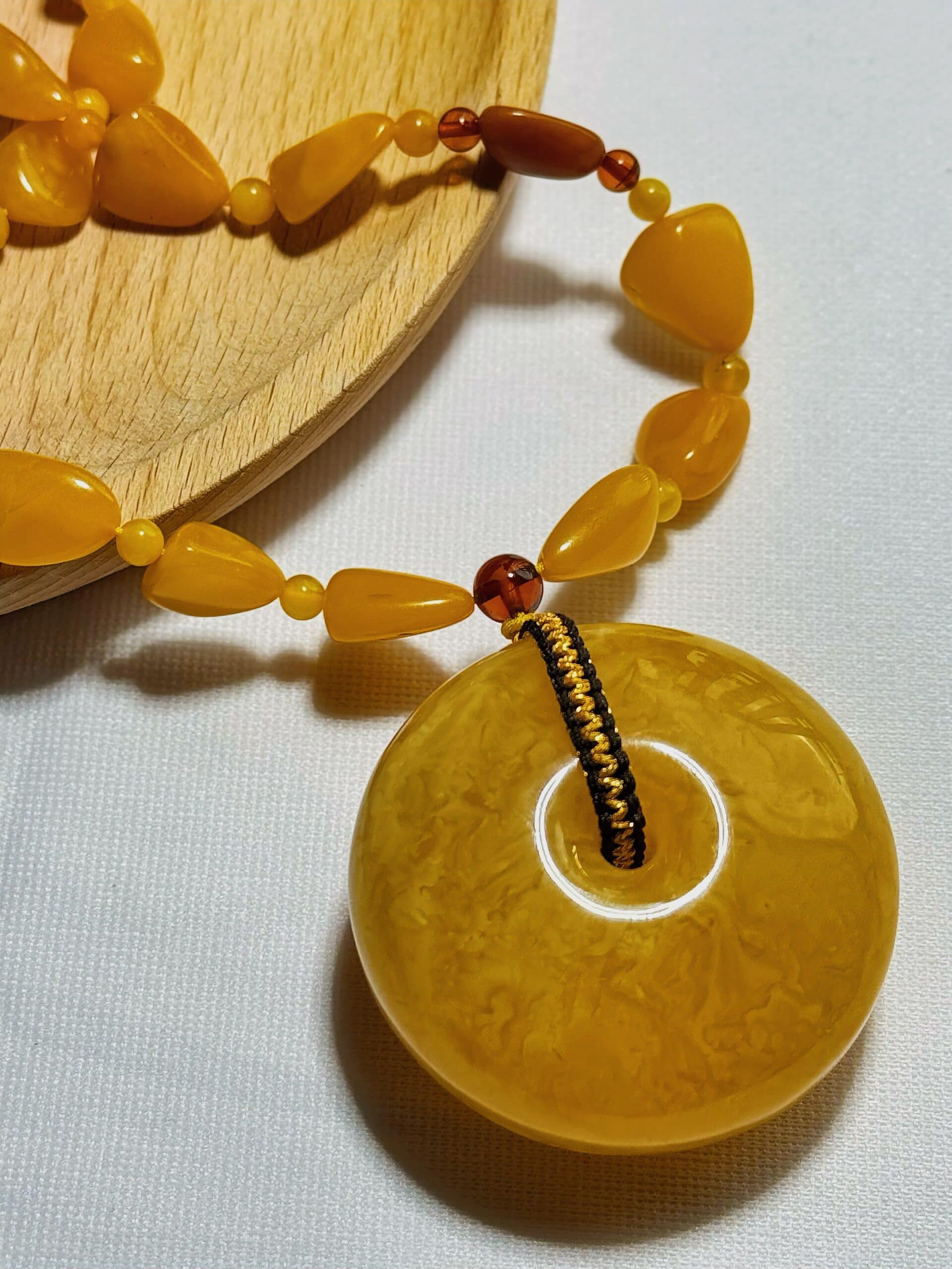 Nurturing Earth Prosperity Amber Chain - 图片 5